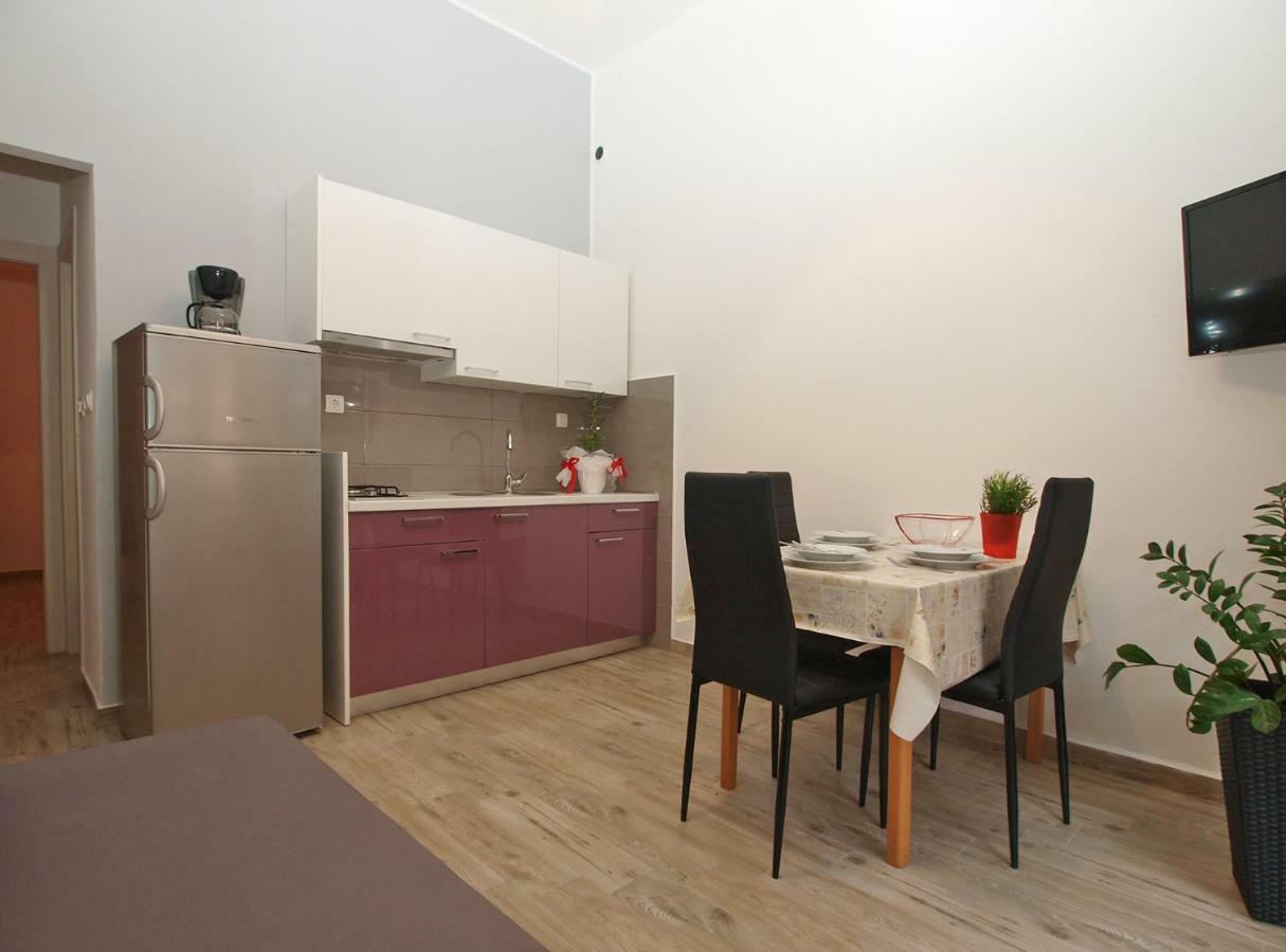 Apartments Oriana 898 Pula Exterior photo
